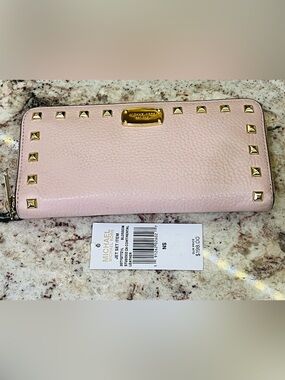 Like NEW Michael Kors JetSetTravel PalePink Continental Studded Leather Wallet!
